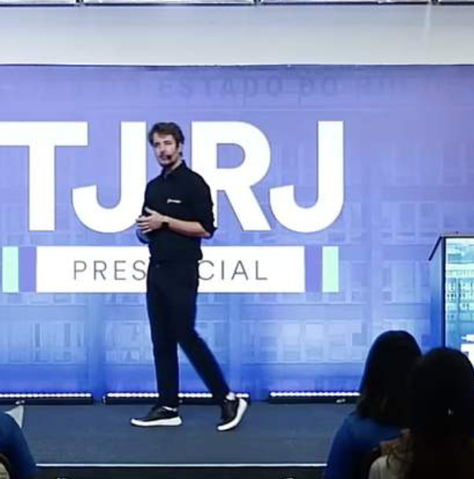 Tiago Zanolla em palestra presencial